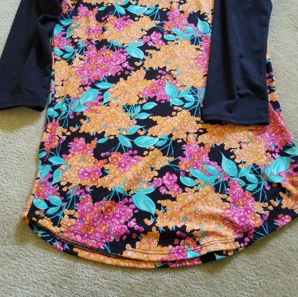 LulaRoe Flowered Randy Tee 💐 - Picture 2 of 7